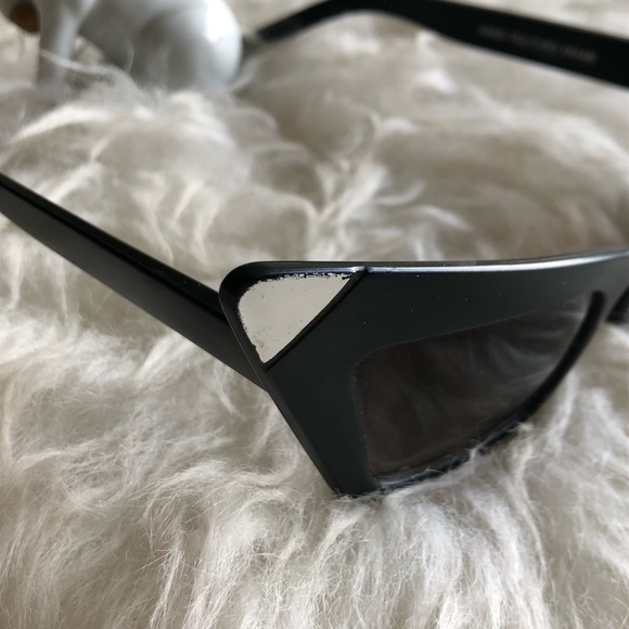 SOLD Extreme Cat Eye Sunnies - Picture 5 of 10
